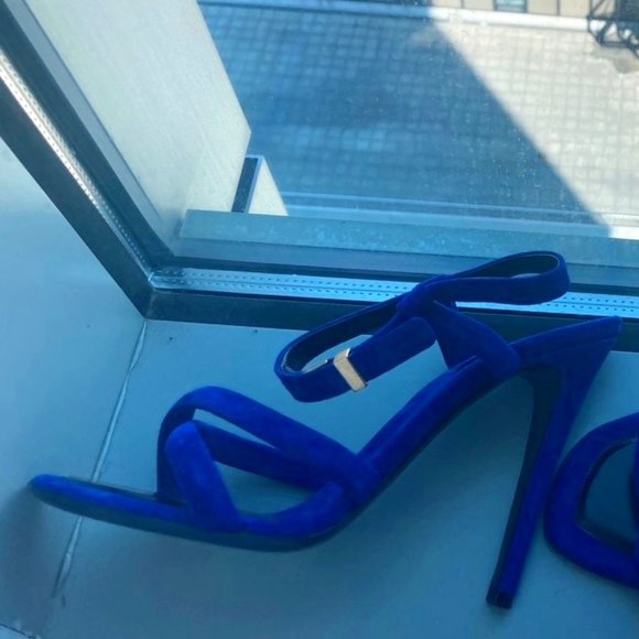 NWOT - SEXY CELINE SANDALS - WITH GOLD CLASP - 38.5 fits a SIZE 7 -NEVER WORN - Picture 3 of 9